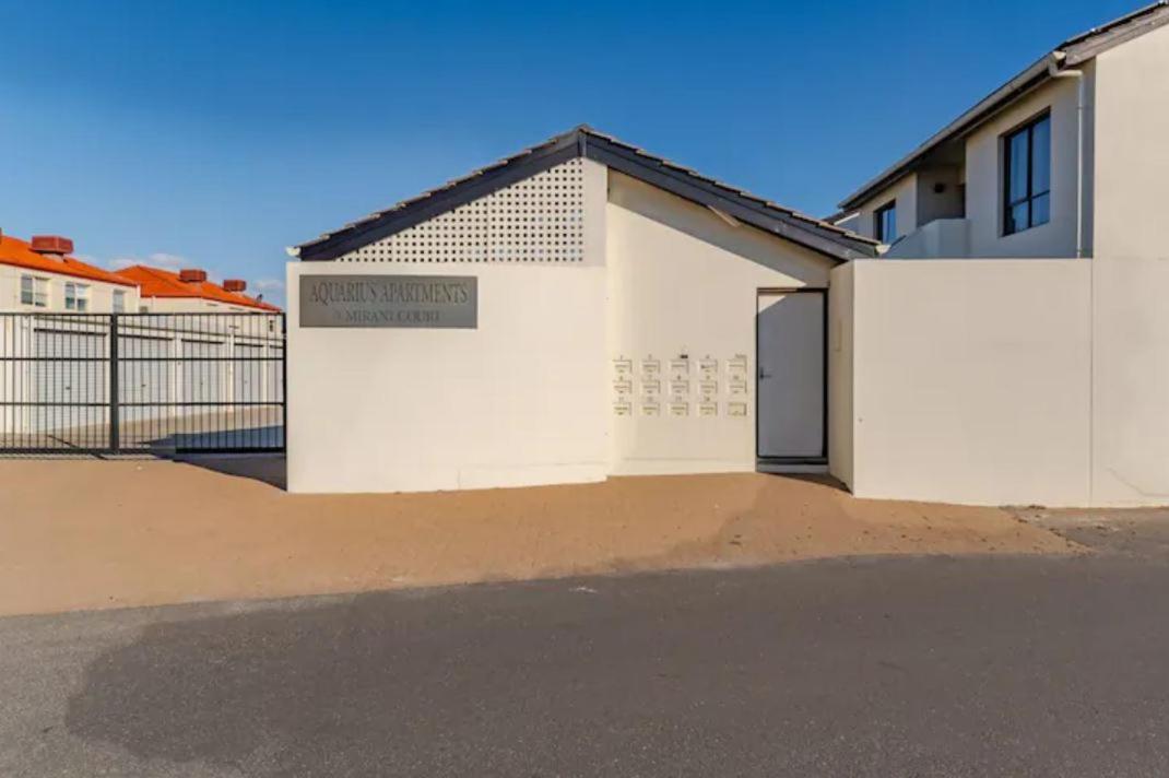Luxurious 3 bedroom beachfront - panoramic views