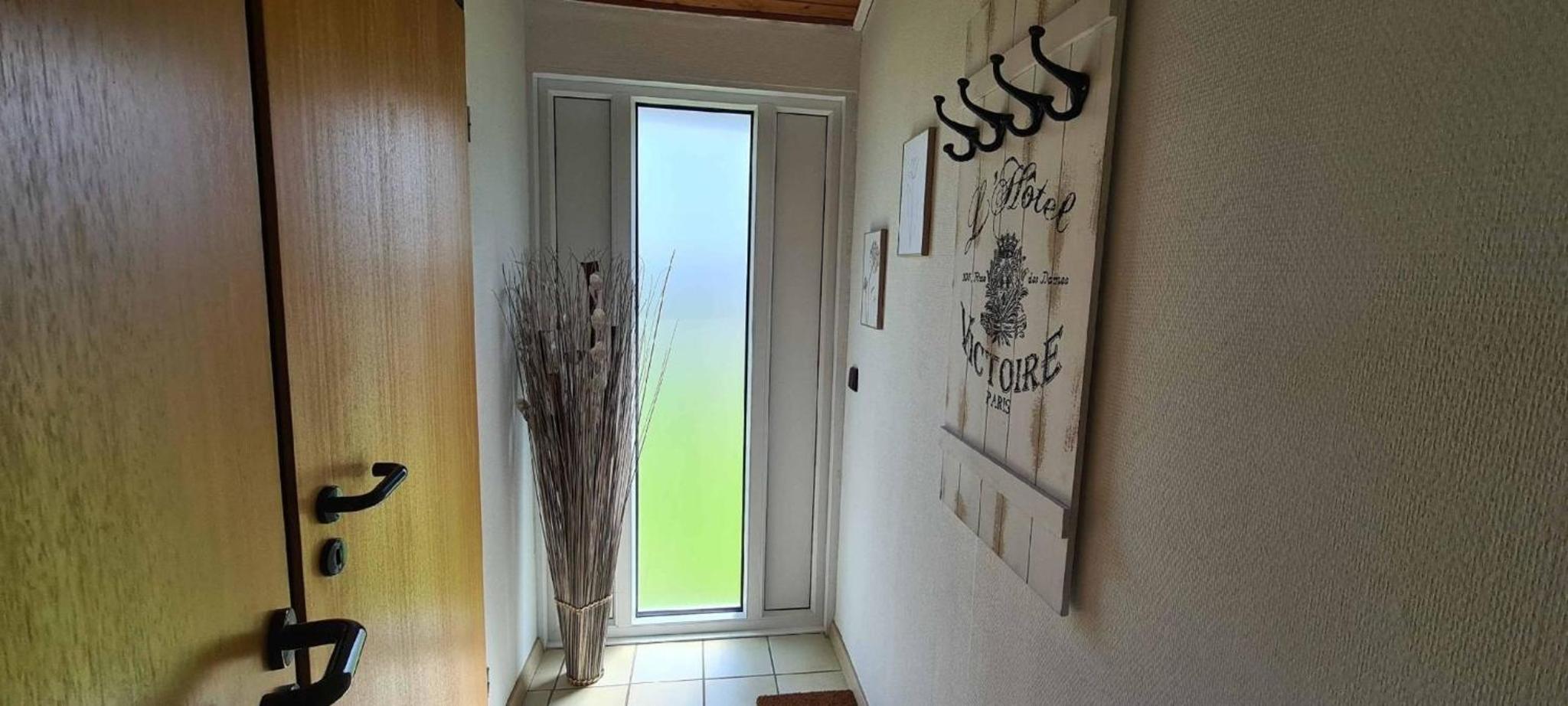 Ferienhaus am Binnensee mit Terrasse und Garten