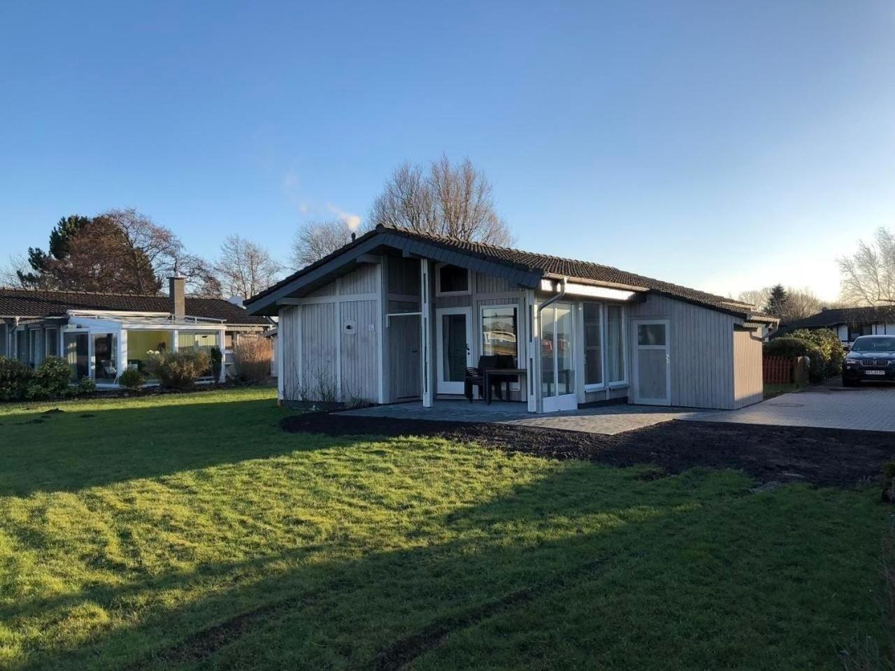 Ferienhaus am Binnensee mit Terrasse und Garten