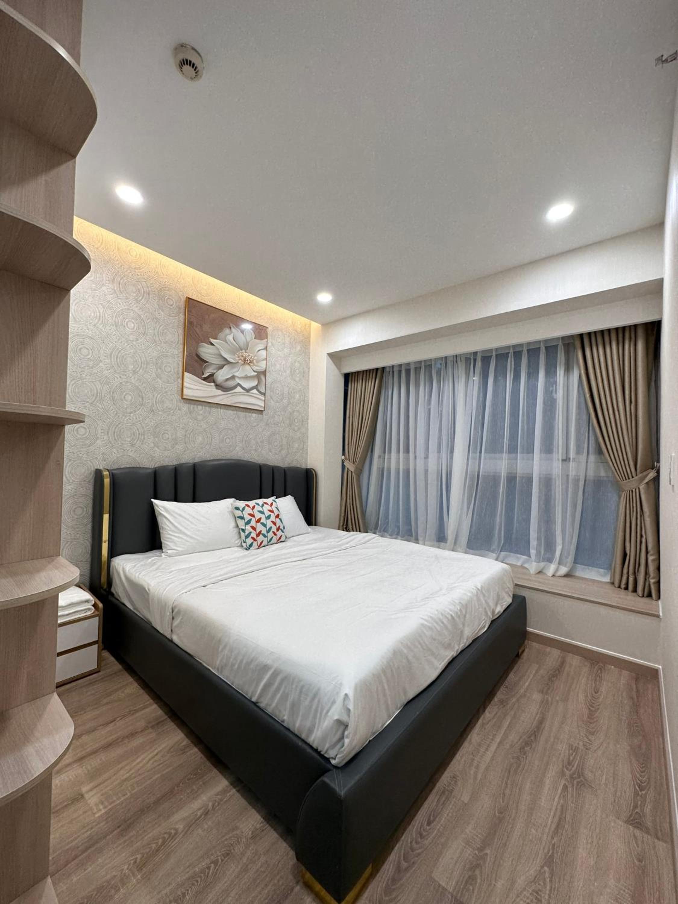 Lena Condotel