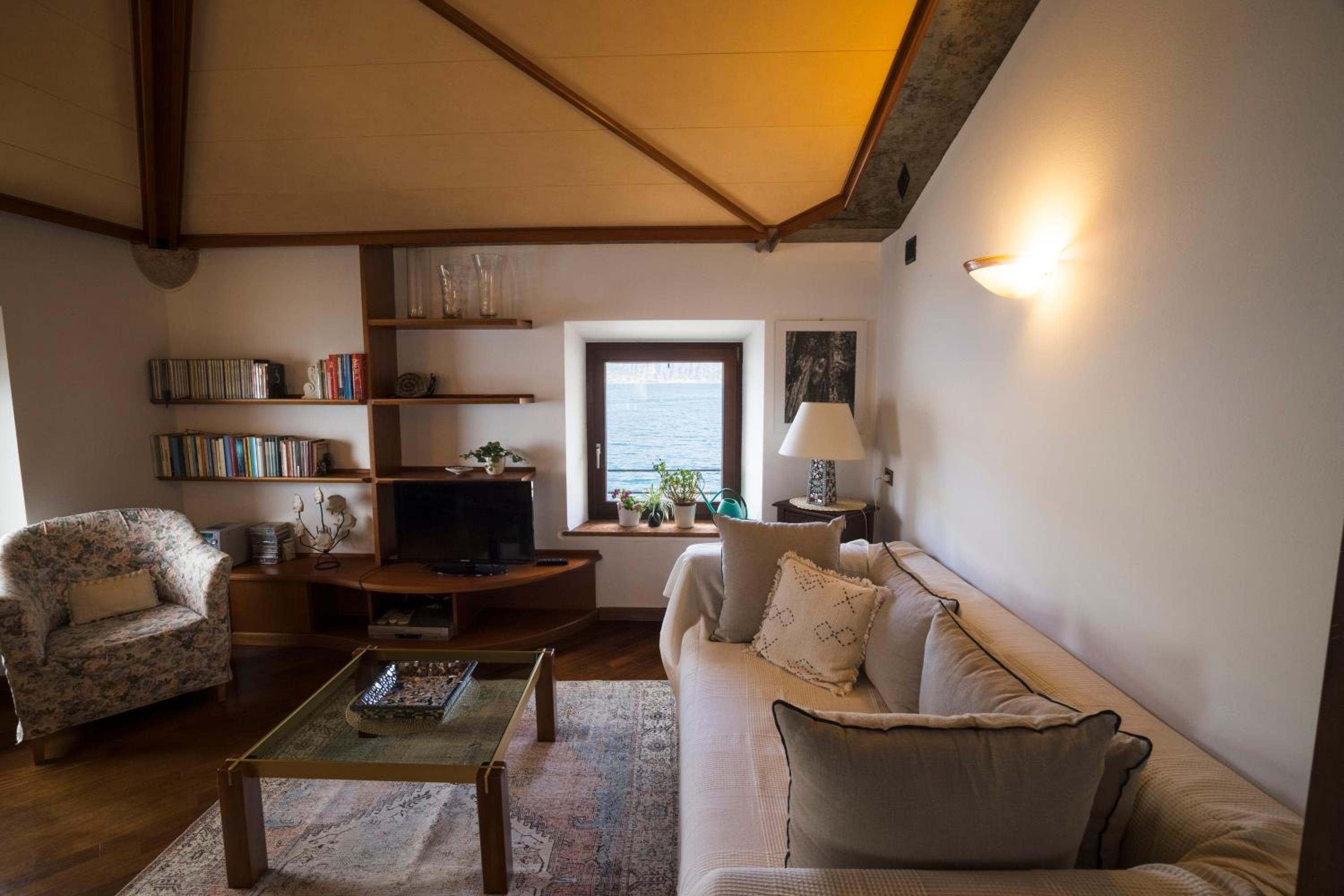 APARTMENT CA'LUCIA en Malcesine — hotel room