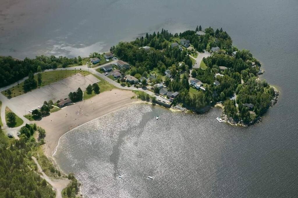 Randolph Island! Minutes to the beach!