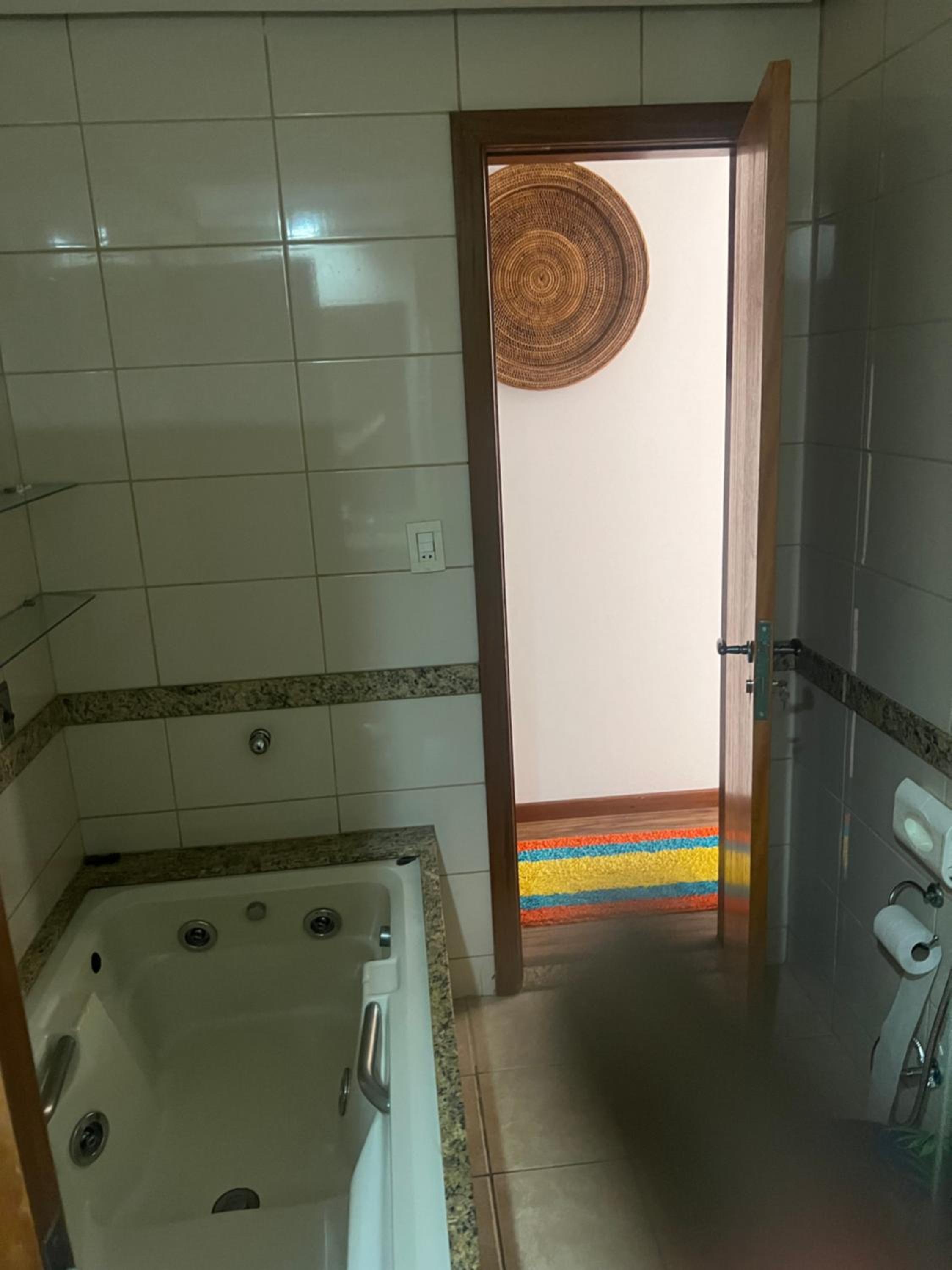 Ap aconchegante banheira sem hidro