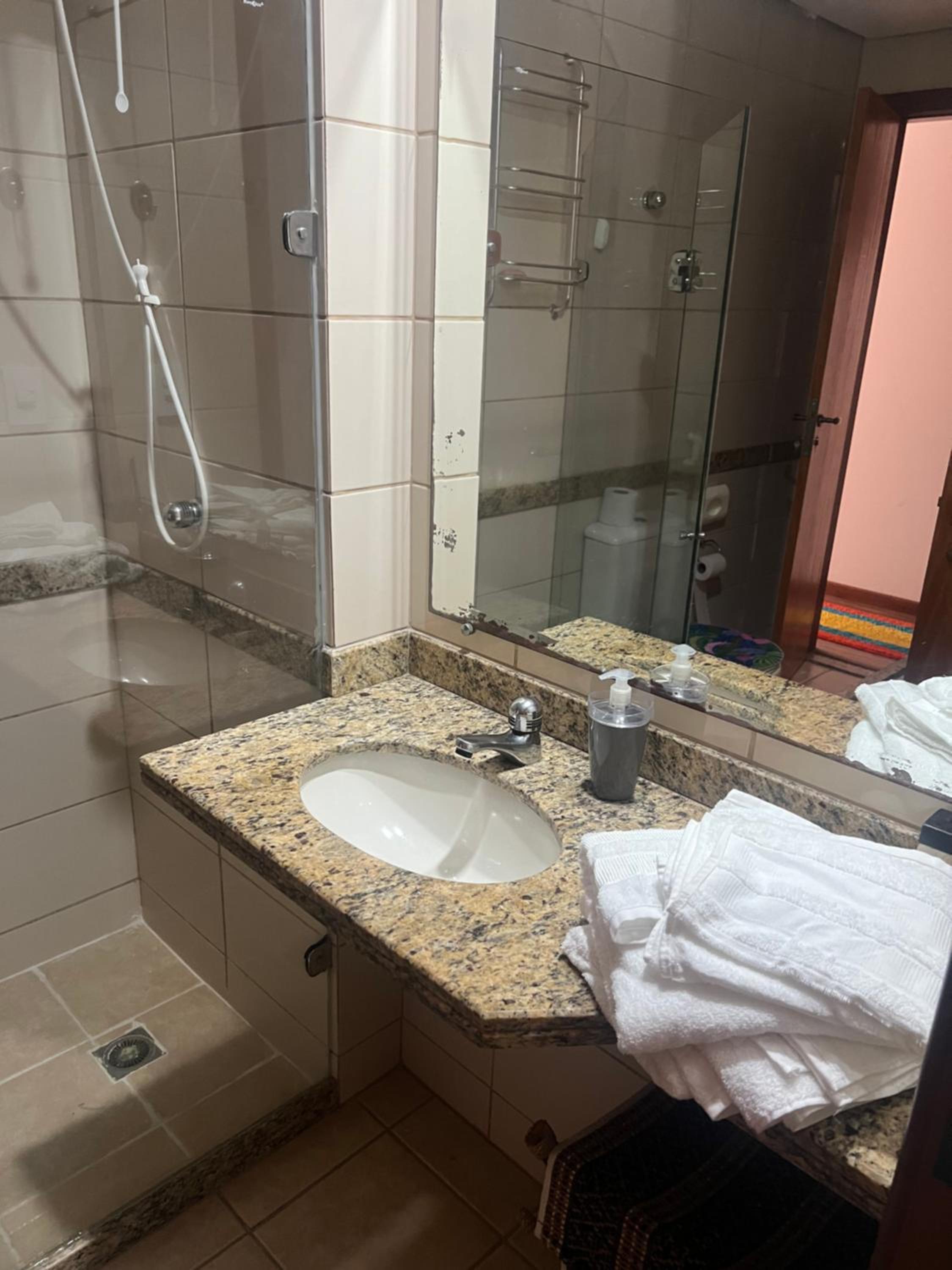 Ap aconchegante banheira sem hidro
