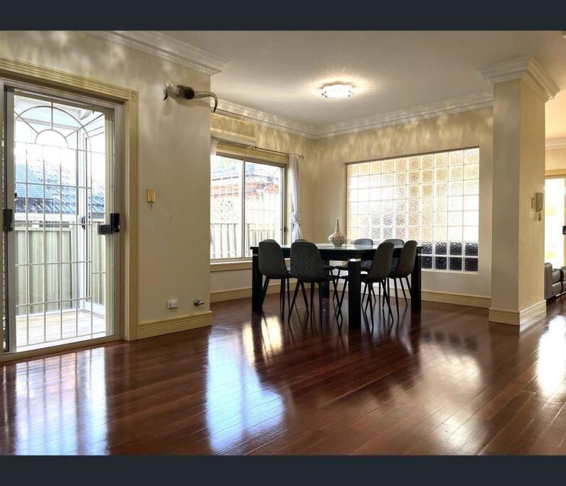 Cozy 4-Bedroom Family House in Central Chatswood