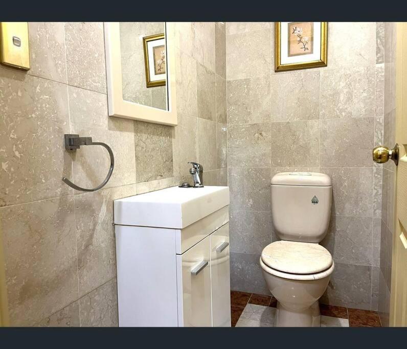Cozy 4-Bedroom Family House in Central Chatswood