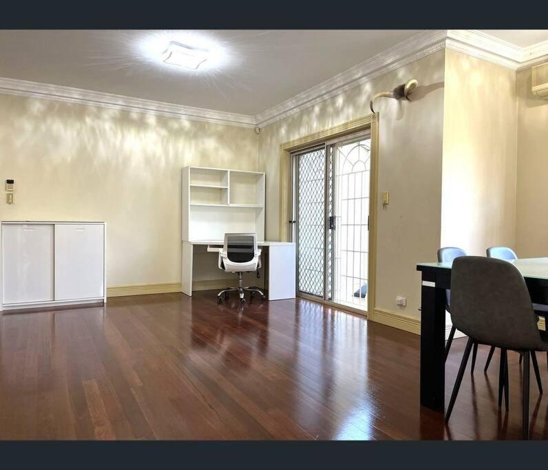 Cozy 4-Bedroom Family House in Central Chatswood