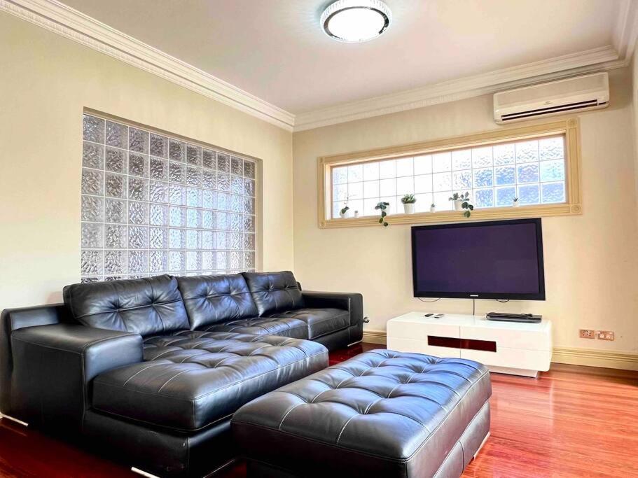 Cozy 4-Bedroom Family House in Central Chatswood