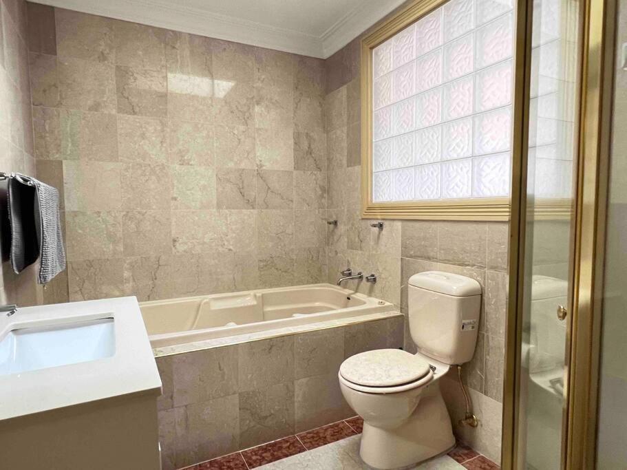 Cozy 4-Bedroom Family House in Central Chatswood