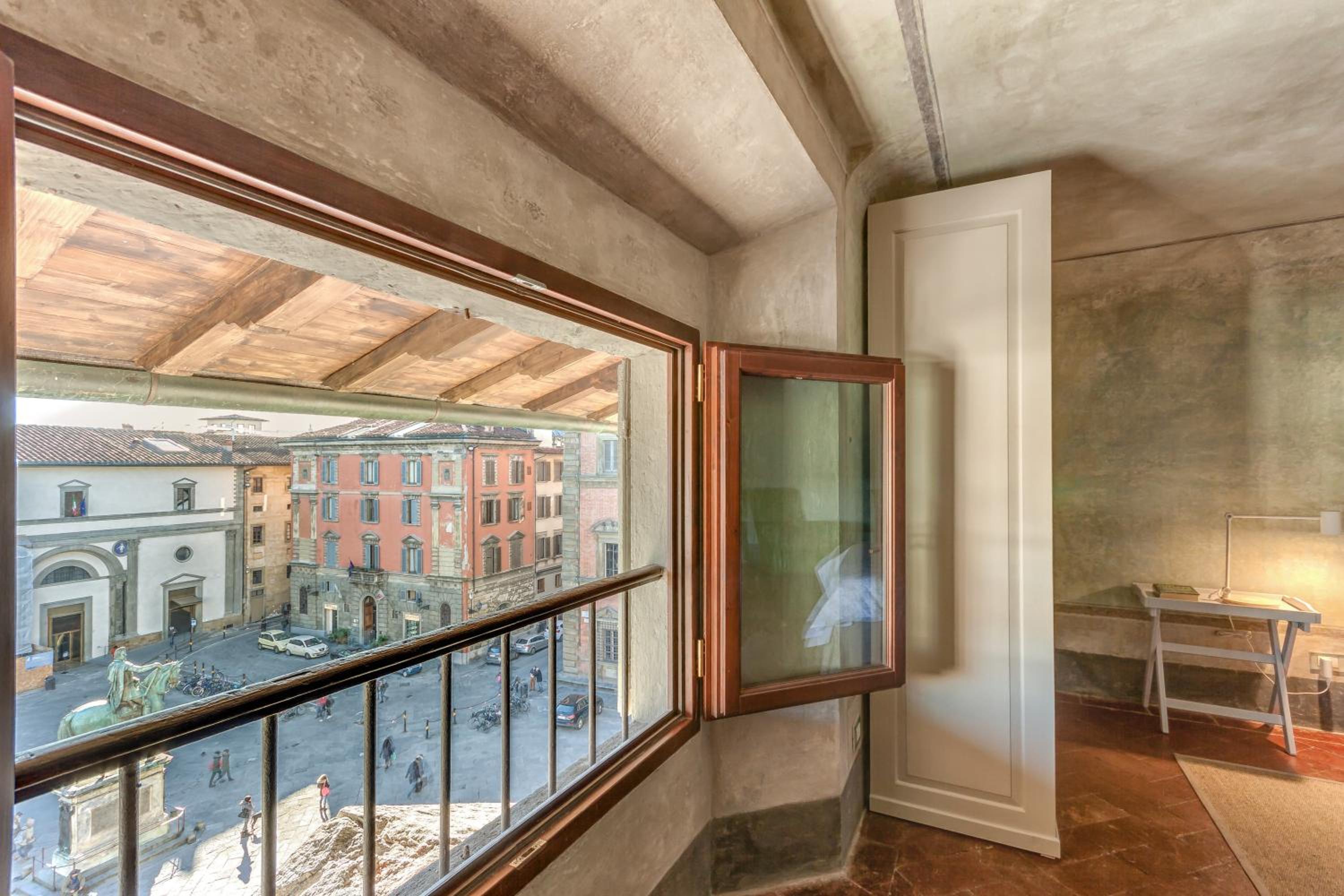Accademia Frescoes Apartment