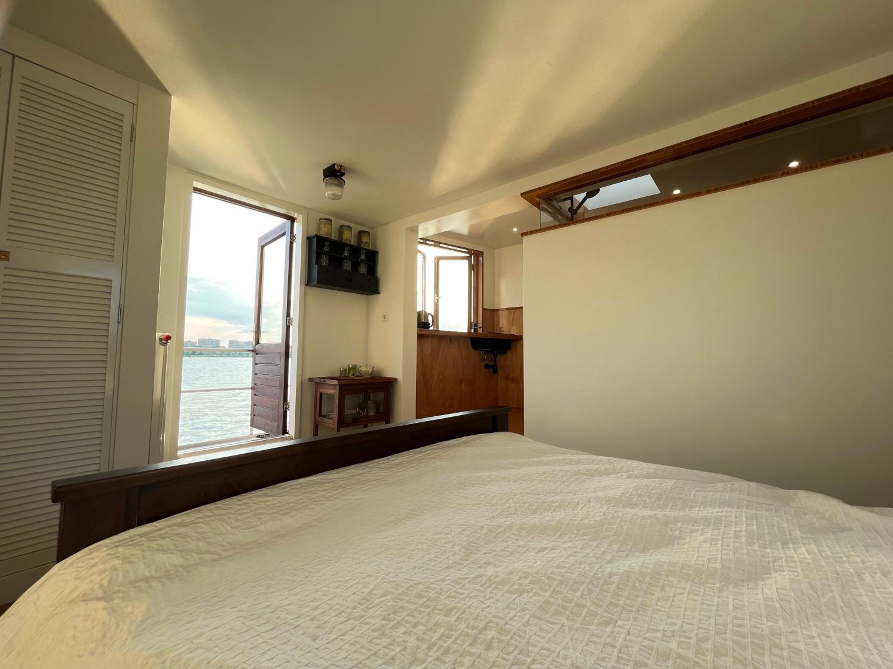 Casey's Lake View House Boat photo 2