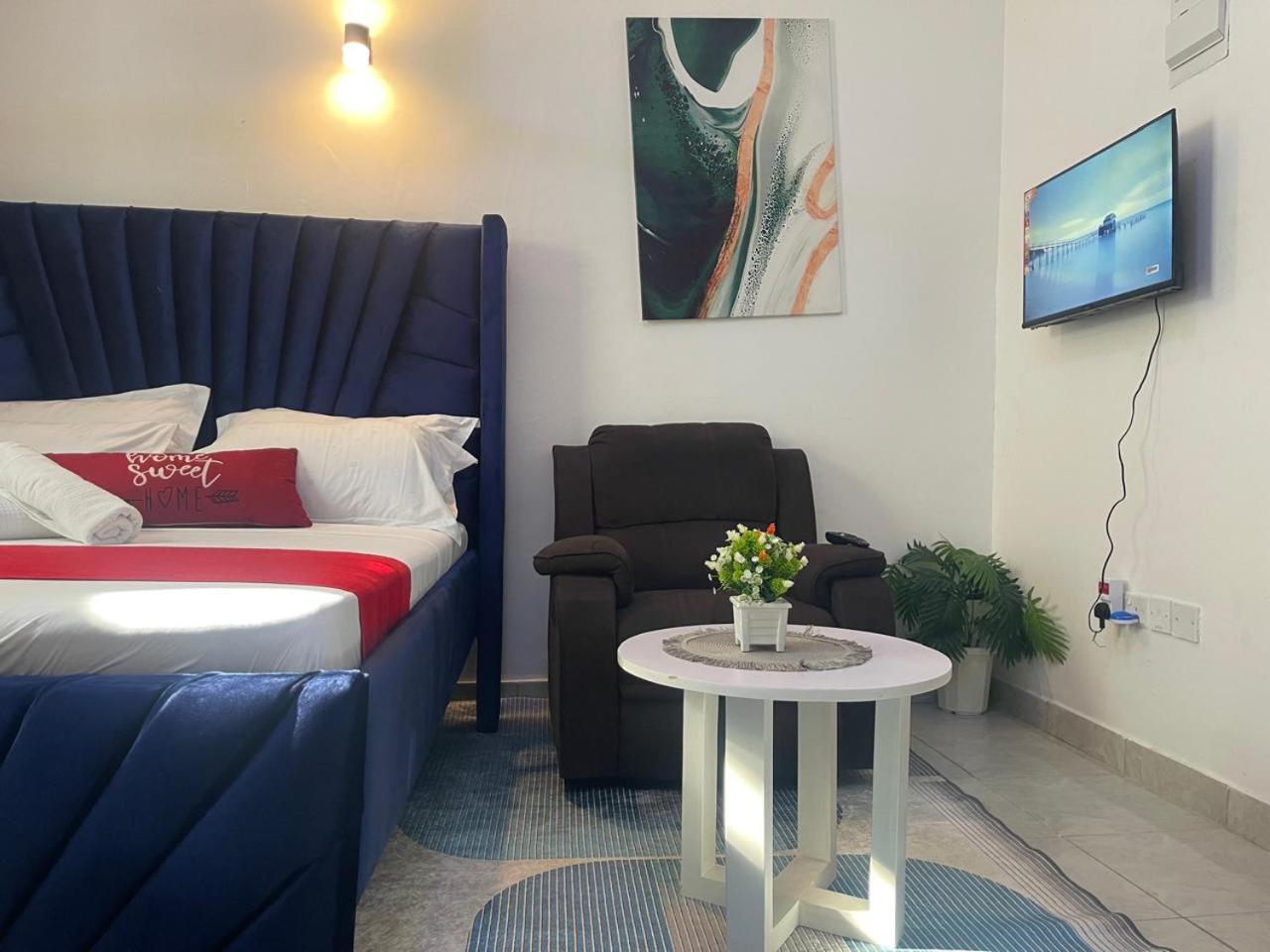 White Palms Apartment