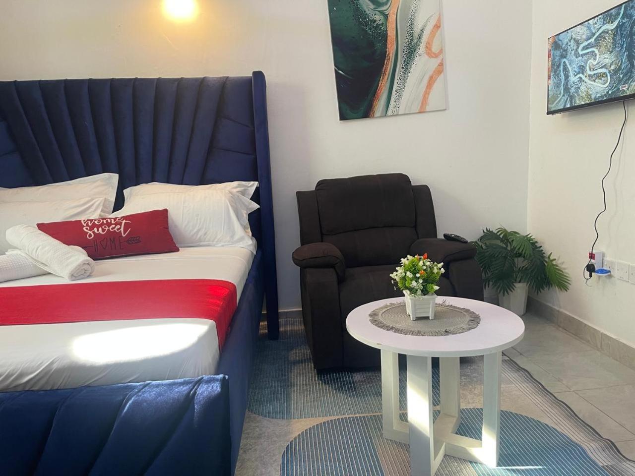 White Palms Apartment