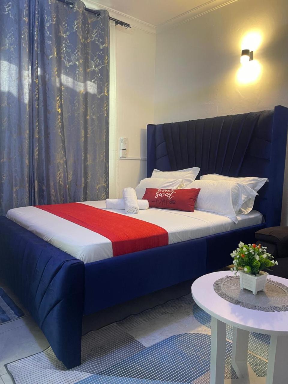 White Palms Apartment