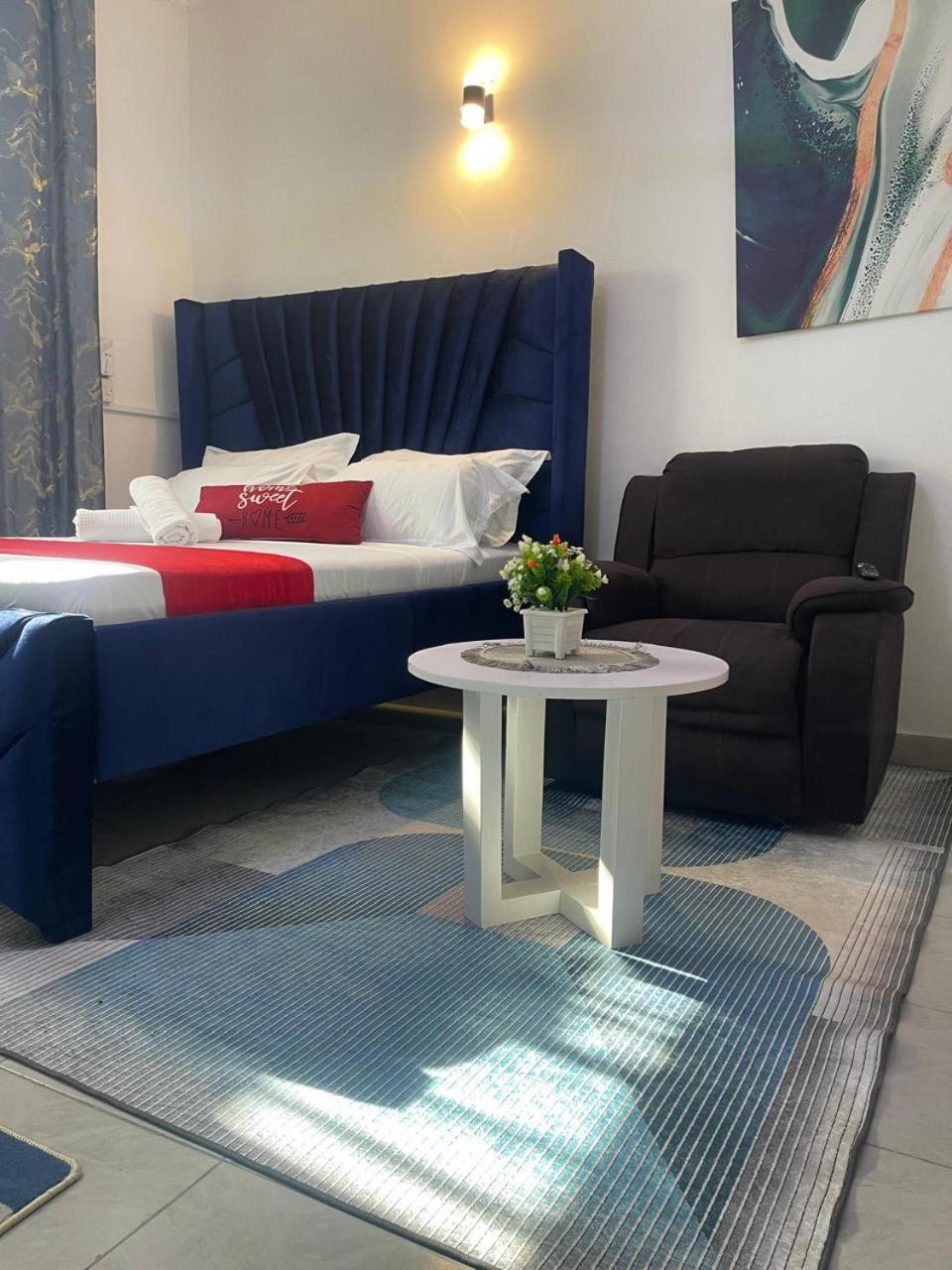White Palms Apartment