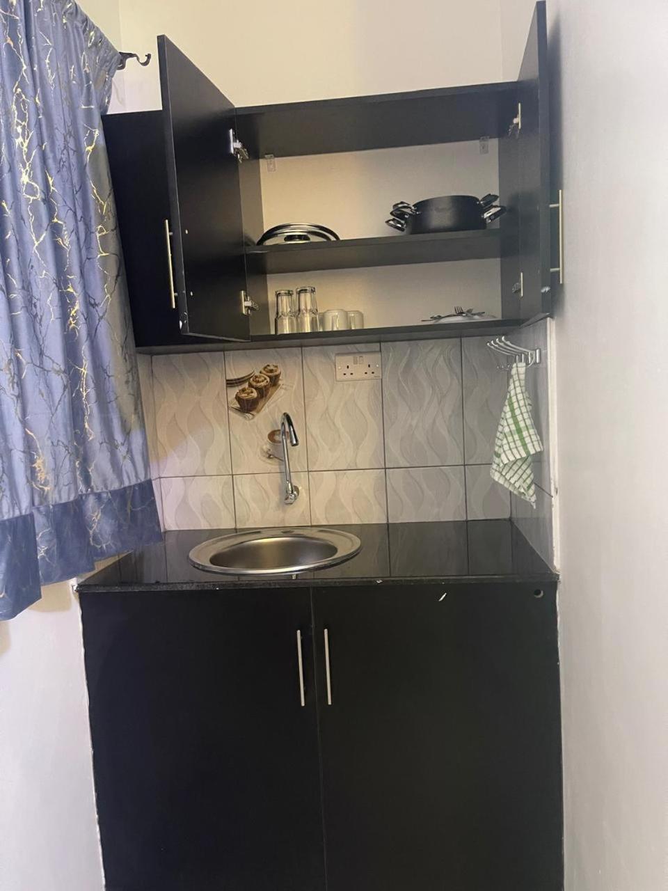 White Palms Apartment