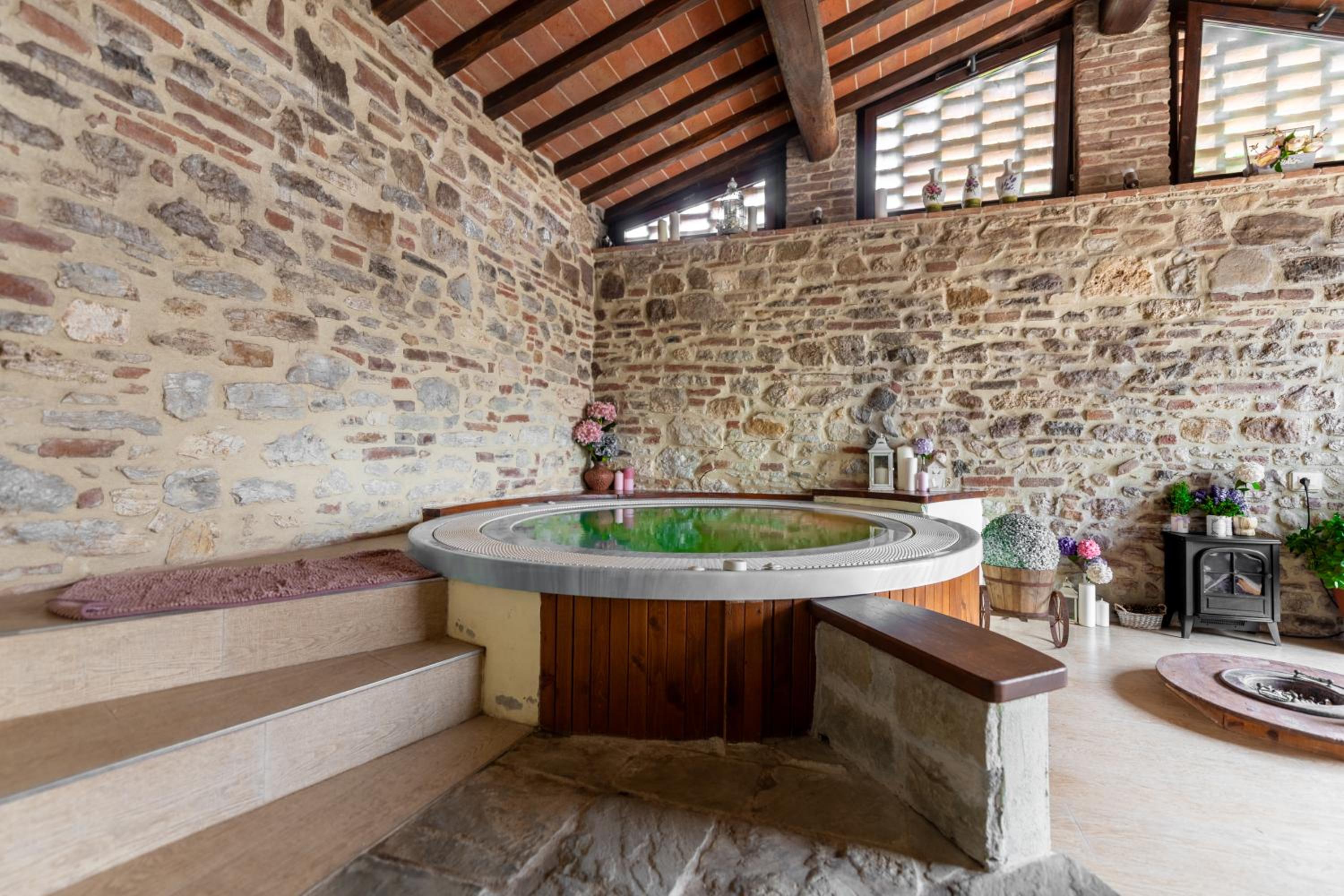 Villa Scannano: Spa, Jacuzzi, and Massage Wellness