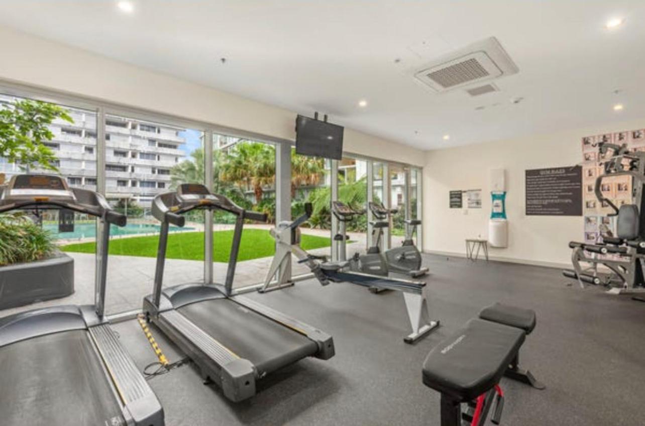 Top-floor Luxe Stay in the City Free parking, pool, gym, wifi