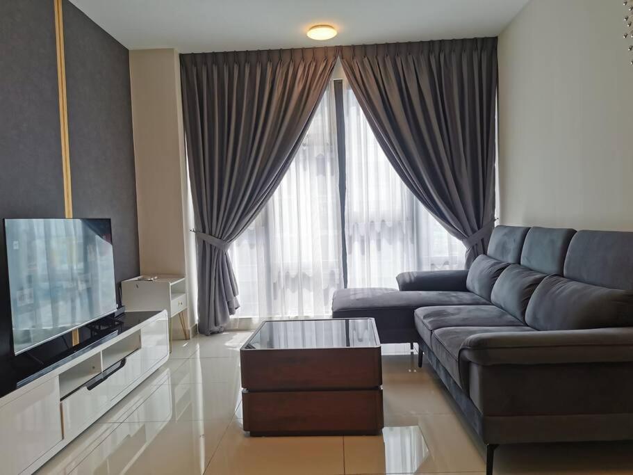 Cardiff 3 BedRoom Millerz Square, MidValley