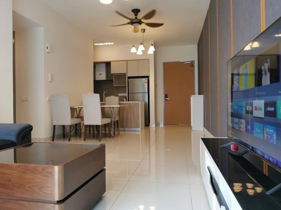 Cardiff 3 BedRoom Millerz Square, MidValley