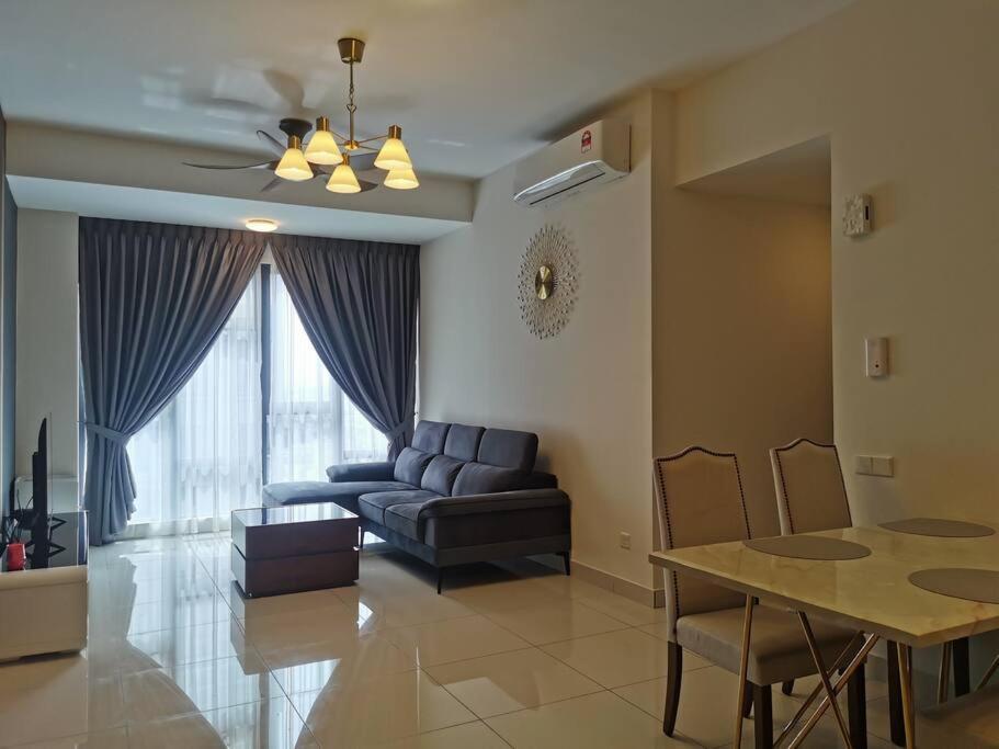 Cardiff 3 BedRoom Millerz Square, MidValley