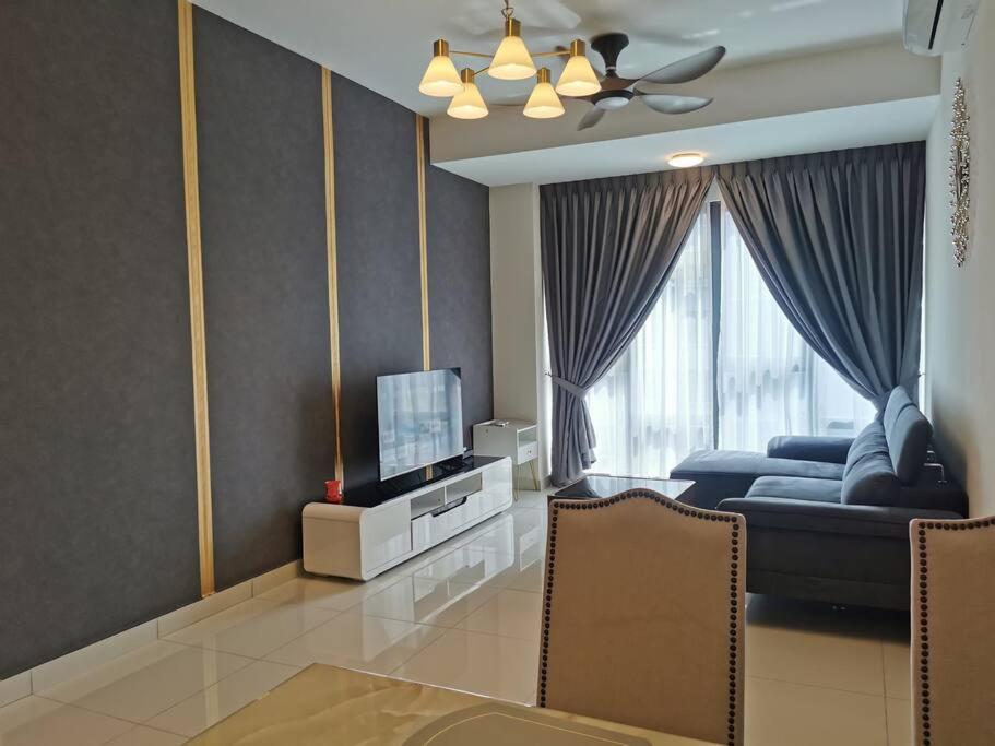 Cardiff 3 BedRoom Millerz Square, MidValley