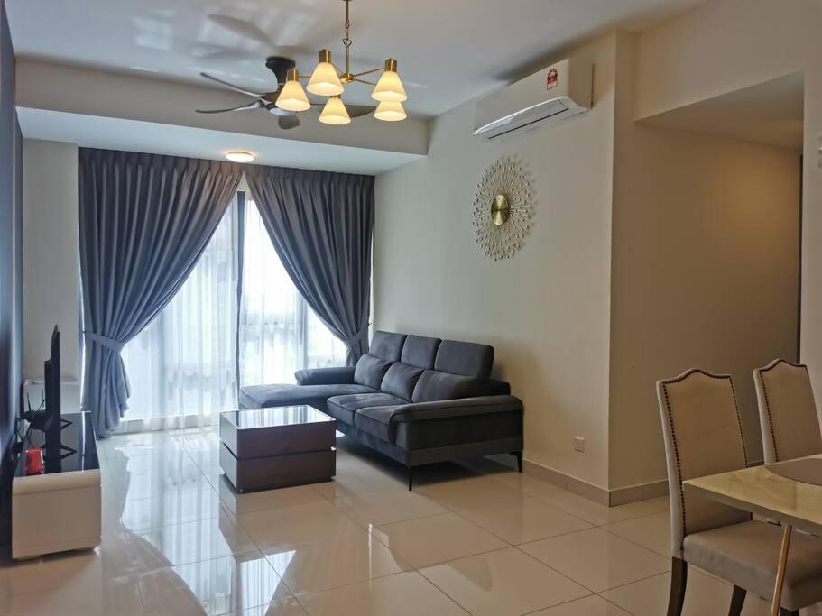 Cardiff 3 BedRoom Millerz Square, MidValley