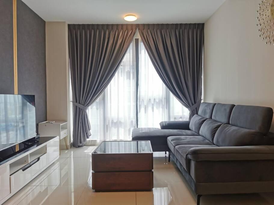 Cardiff 3 BedRoom Millerz Square, MidValley