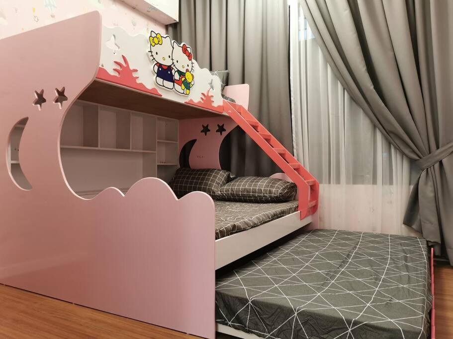 Cardiff 3 BedRoom Millerz Square, MidValley