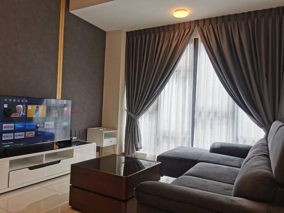 Cardiff 3 BedRoom Millerz Square, MidValley