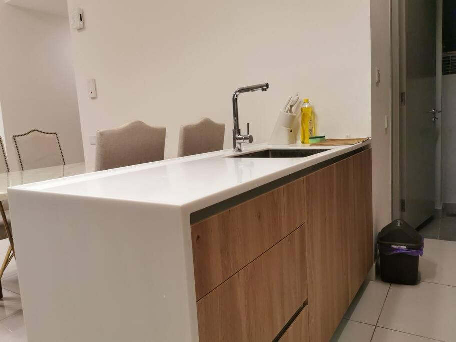 Cardiff 3 BedRoom Millerz Square, MidValley