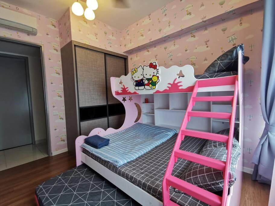 Cardiff 3 BedRoom Millerz Square, MidValley