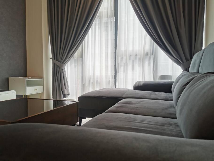 Cardiff 3 BedRoom Millerz Square, MidValley