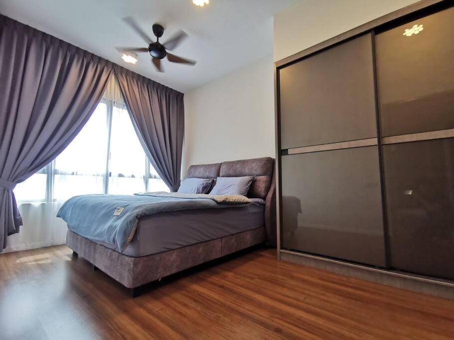 Cardiff 3 BedRoom Millerz Square, MidValley