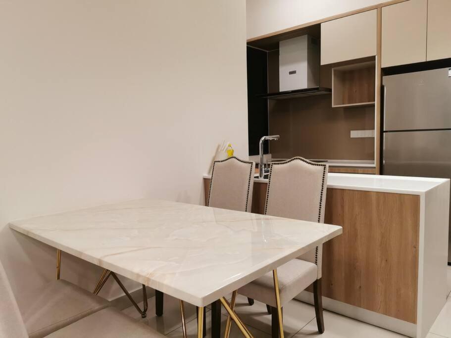 Cardiff 3 BedRoom Millerz Square, MidValley