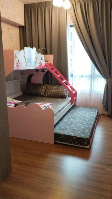 Cardiff 3 BedRoom Millerz Square, MidValley