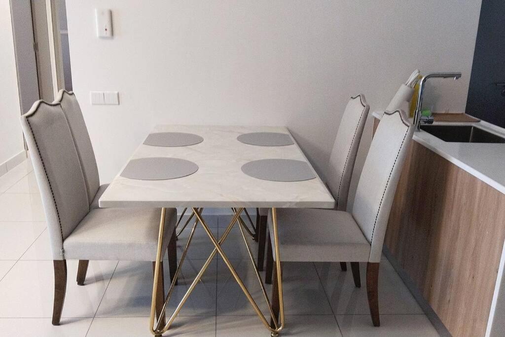 Cardiff 3 BedRoom Millerz Square, MidValley