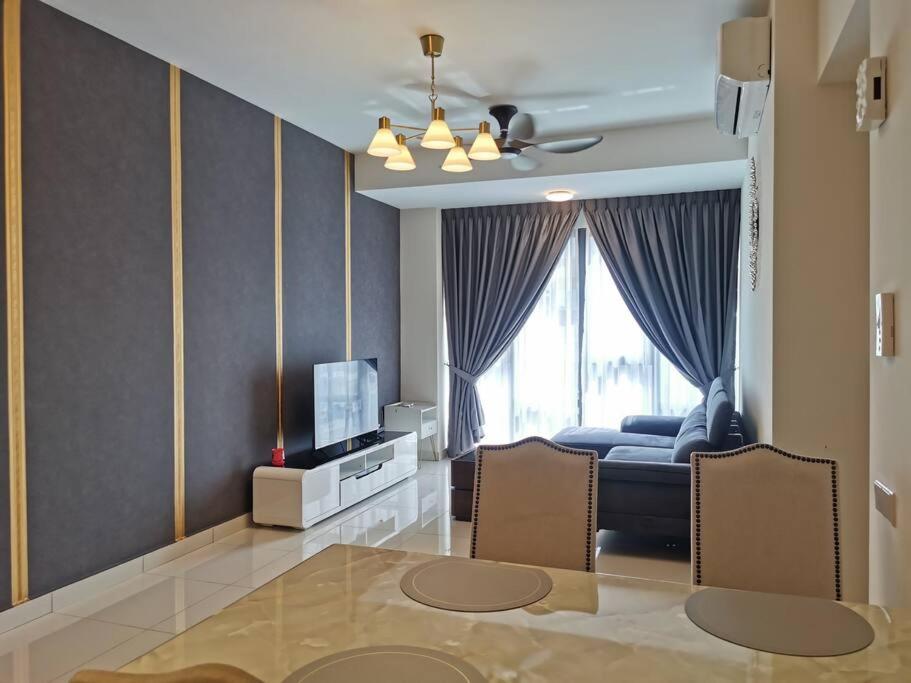 Cardiff 3 BedRoom Millerz Square, MidValley