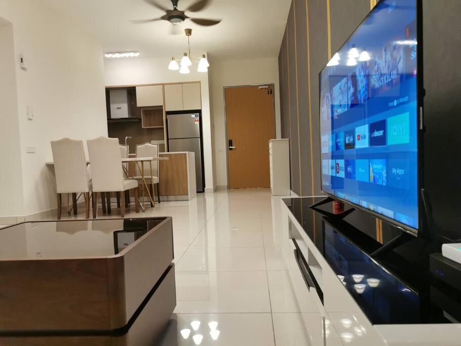 Cardiff 3 BedRoom Millerz Square, MidValley