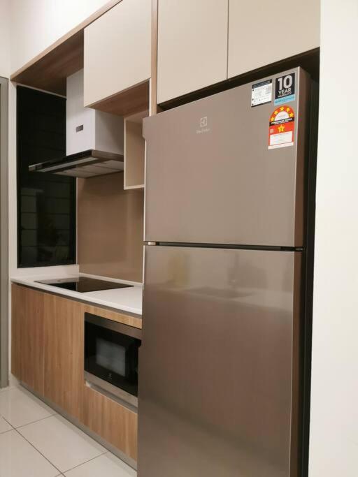 Cardiff 3 BedRoom Millerz Square, MidValley