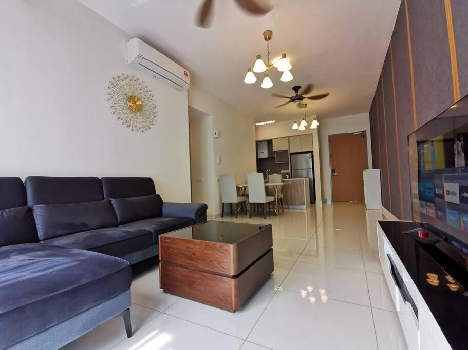 Cardiff 3 BedRoom Millerz Square, MidValley