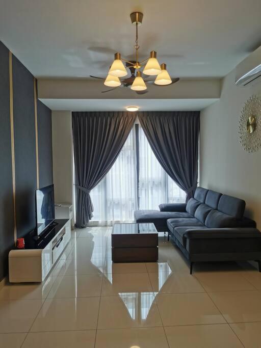 Cardiff 3 BedRoom Millerz Square, MidValley