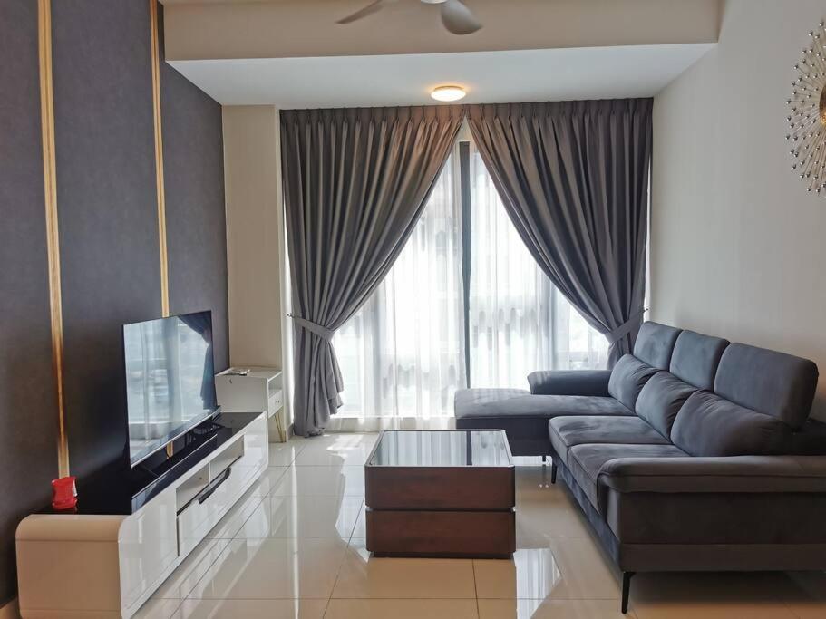 Cardiff 3 BedRoom Millerz Square, MidValley