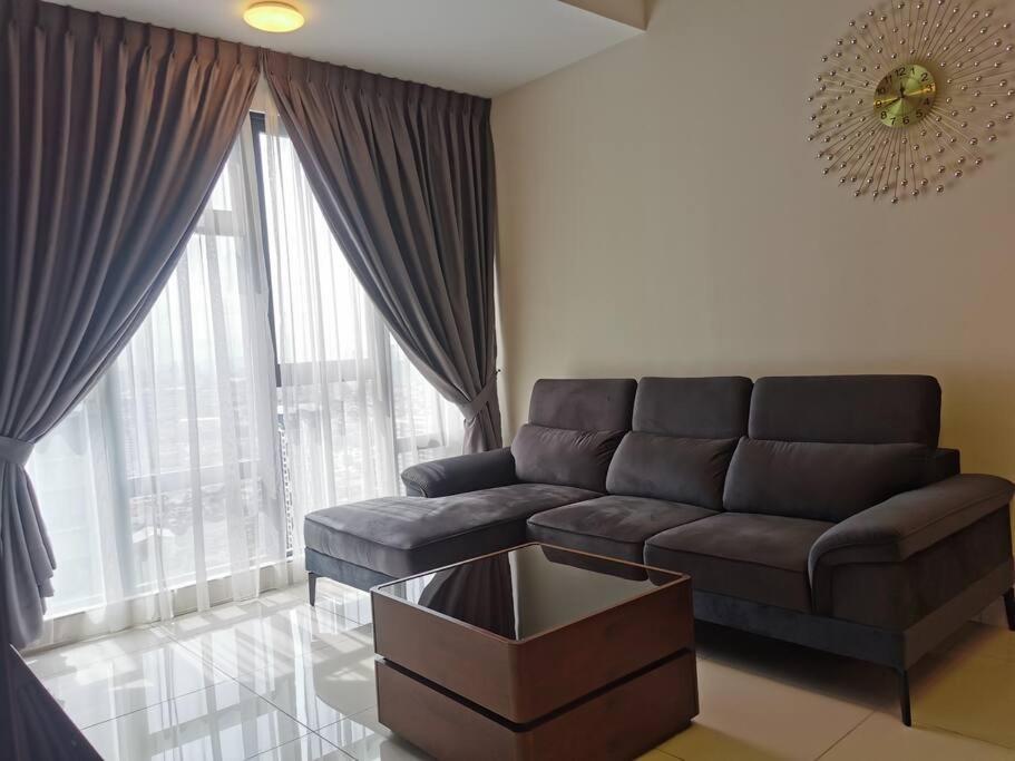 Cardiff 3 BedRoom Millerz Square, MidValley