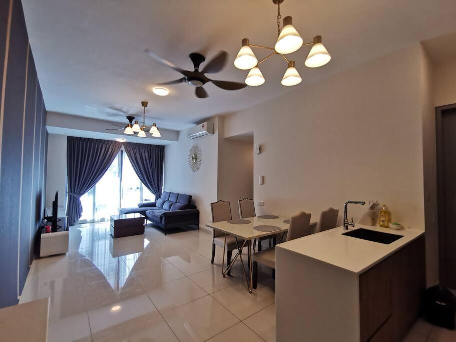 Cardiff 3 BedRoom Millerz Square, MidValley