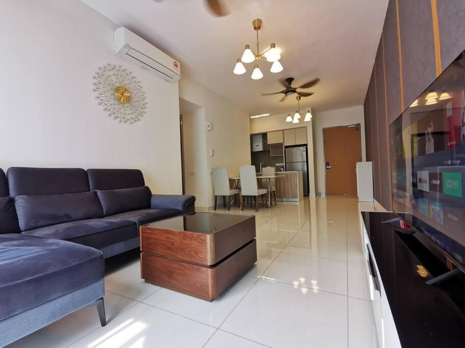 Cardiff 3 BedRoom Millerz Square, MidValley