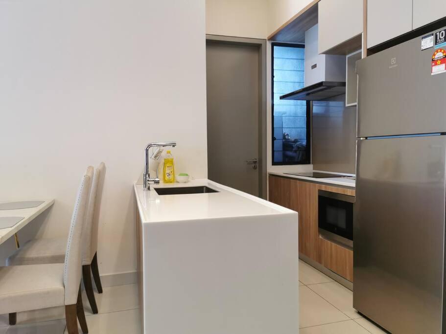 Cardiff 3 BedRoom Millerz Square, MidValley