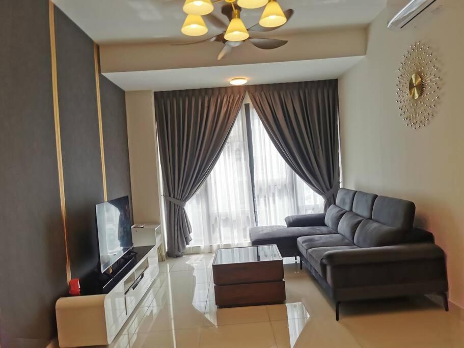 Cardiff 3 BedRoom Millerz Square, MidValley