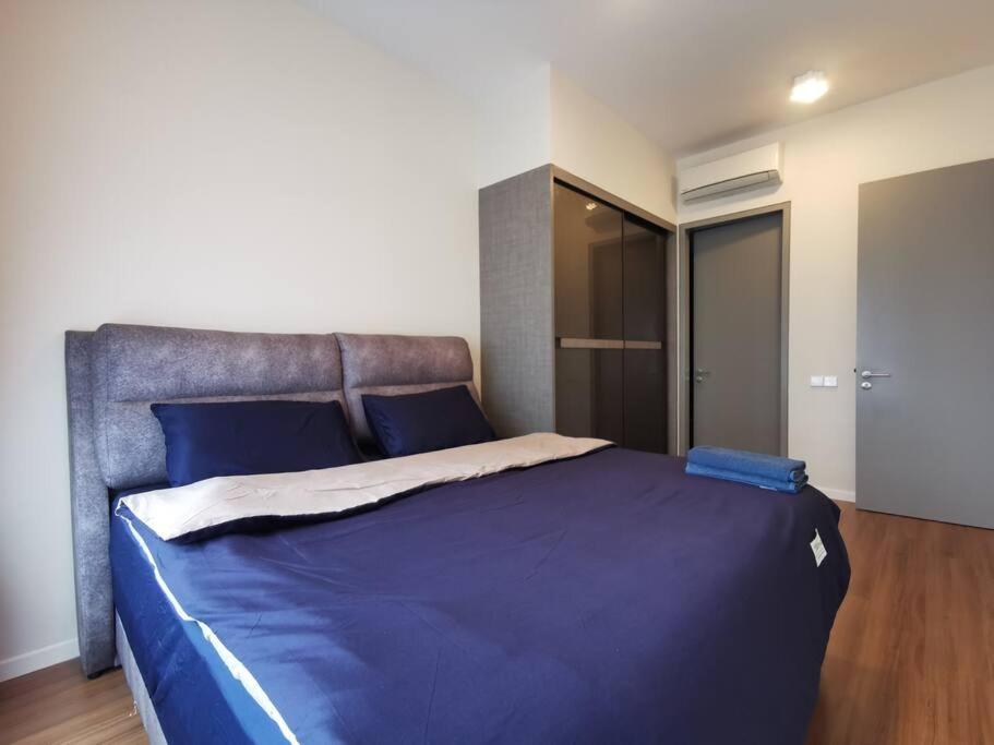 Cardiff 3 BedRoom Millerz Square, MidValley