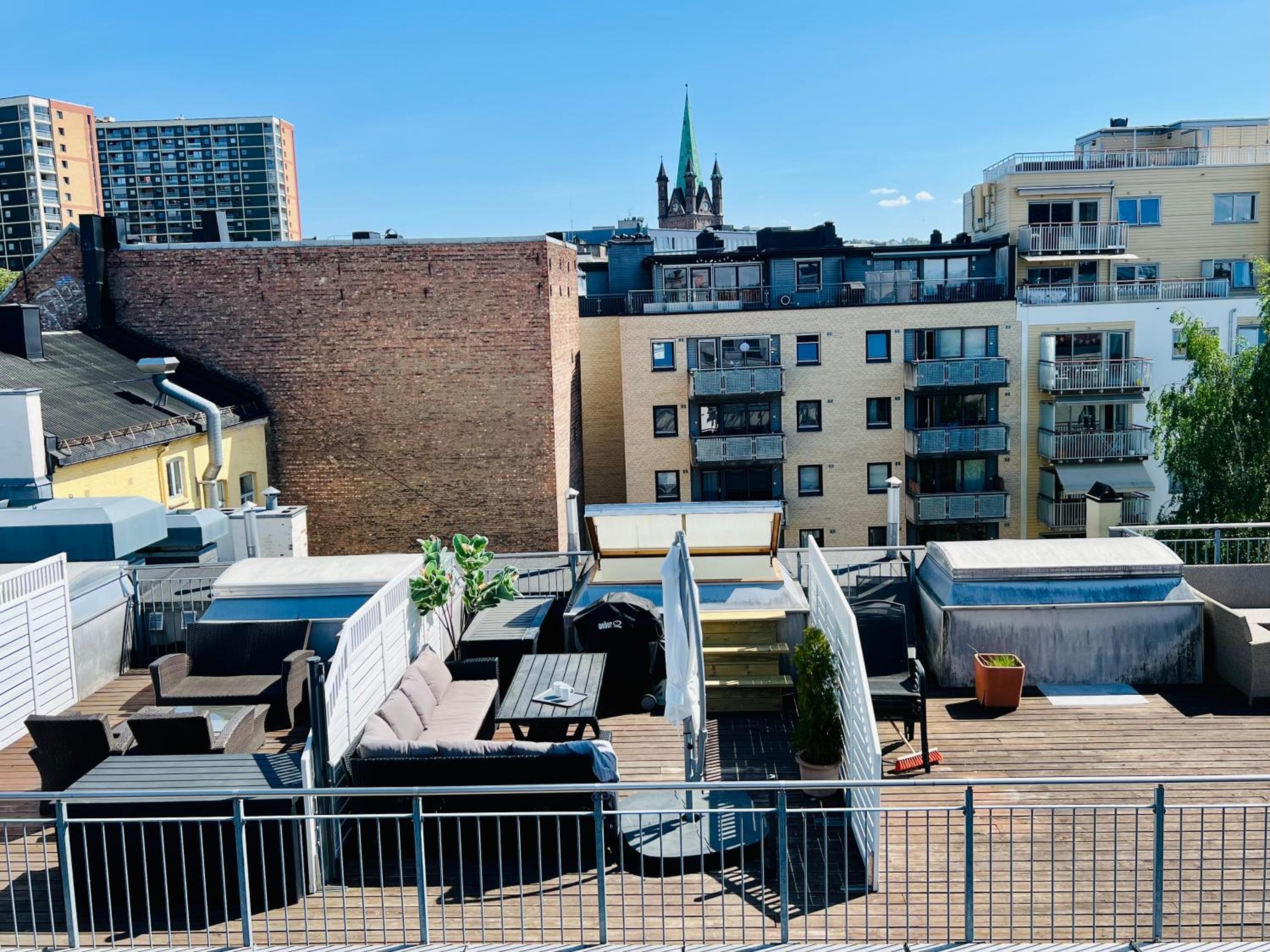 Ultracentral duplex with private rooftop terrace